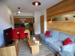 Charmant Appartement 2P aux Saisies avec Piscine Chauffée, Balcon Sud, et Accès Fitness - FR-1-594-167